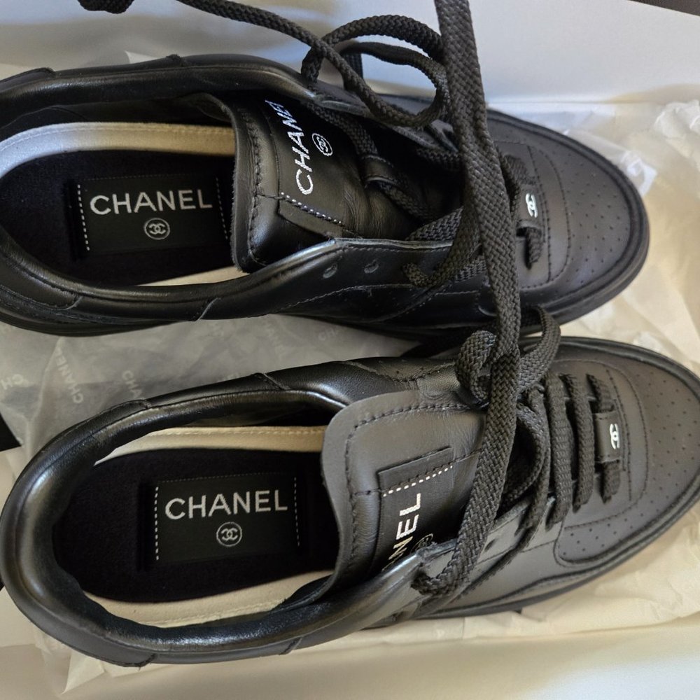 Chanel leather sneakers size 37 - Picture 3 of 8